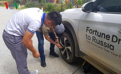 Lốp xe ô tô có tuổi thọ khoảng 40.000 - 50.000 km tùy từng hãng. (Ảnh minh họa).