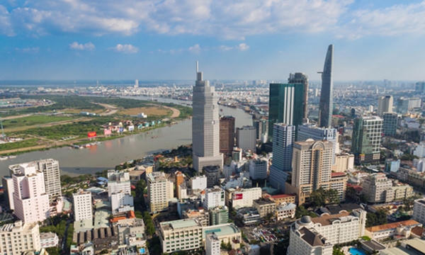 HoREA cho rằng sau khi đã vận dụng tột khung thì giá đất cao nhất được quy định tại bảng giá đất của TP HCM cũng chỉ có giá trị bằng khoảng 30% giá thực tế trên thị trường. Ảnh: Vũ Lê.