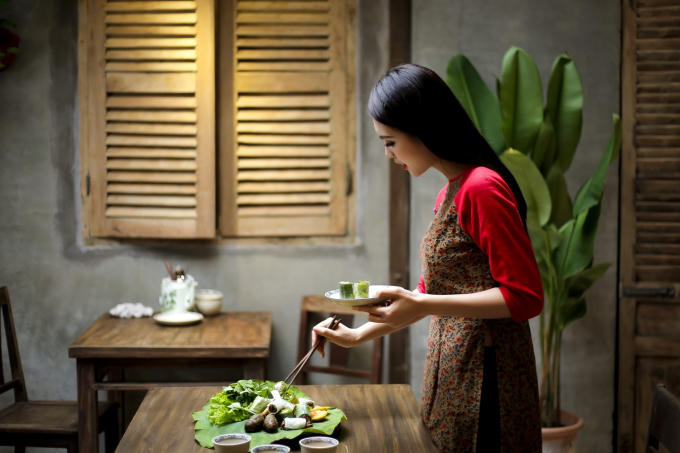 Tường Linh giới thiệu văn h&oacute;a, ẩm thực TP HCM đến bạn b&egrave; quốc tế