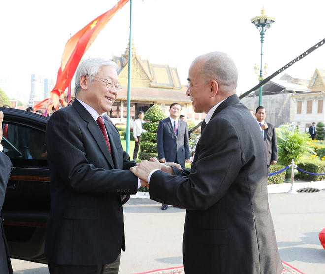 Quốc vương Campuchia Norodom Sihamoni đón Tổng bí thư, Chủ tịch nước Nguyễn Phú Trọng.