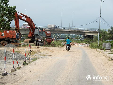 Đường ven s&ocirc;ng Tuy&ecirc;n Sơn &ndash; Túy Loan khởi c&ocirc;ng từ năm 2003 nhưng thực hi&ecirc;̣n giữa chừng thì dừng lại h&ocirc;̀i năm 2006. Nay UBND TP Đà Nẵng chủ trương ti&ecirc;́p tục thực hi&ecirc;̣n dự án đ&ecirc;̉ n&ocirc;́i th&ocirc;ng từ ch&acirc;n c&acirc;̀u Đỏ l&ecirc;n tới Túy Loan (Ảnh: HC)