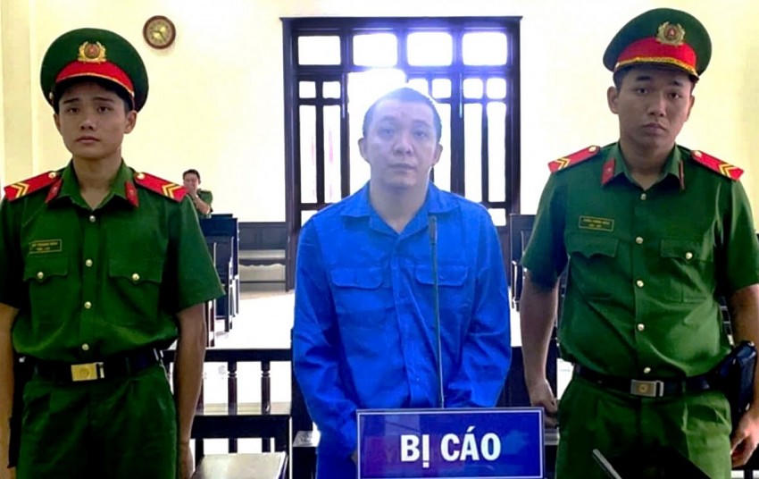 Đối tượng Huy tại phiên tòa xét xử. Ảnh: Luận Quân