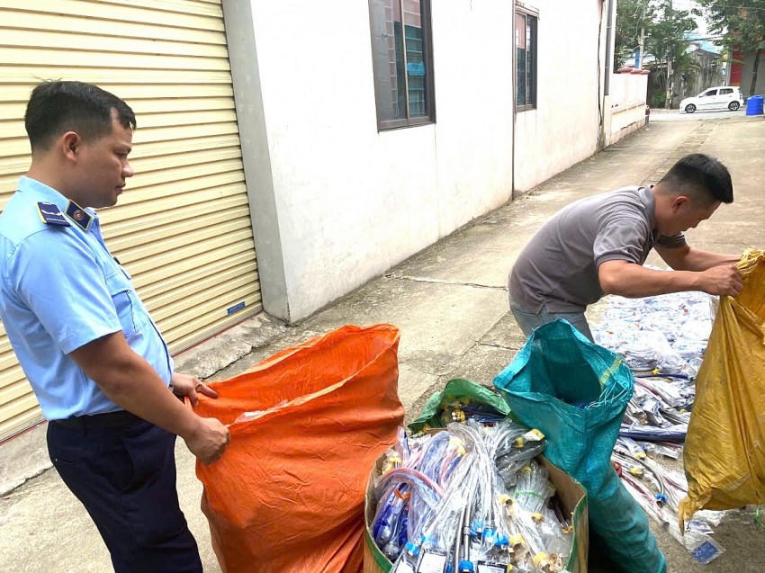 Tạm giữ gần 1.600 đơn vị sản phẩm linh kiện máy giặt không rõ nguồn gốc, xuất xứ. Ảnh Cục QLTT Thái Nguyên