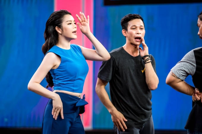 Lý Nhã Kỳ tập vũ đạo.