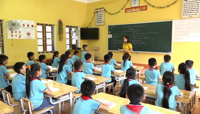 Số học sinh trong một lớp tăng lên sau khi dồn điểm trường tại trường Tiểu học Bán trú Hoa Trung, xã Trung Hà, huyện Chiêm Hóa, tỉnh Tuyên Quang.