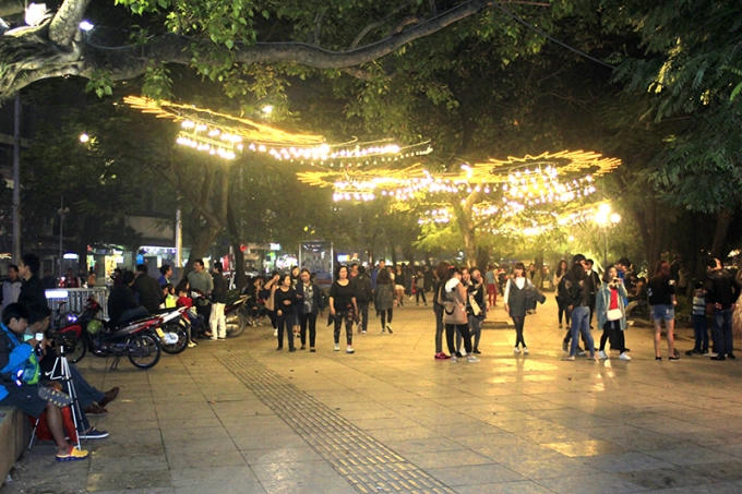 Một số hình ảnh khác PV PhapluatPlus ghi nhận được trước thời khắc Giáng sinh năm mới