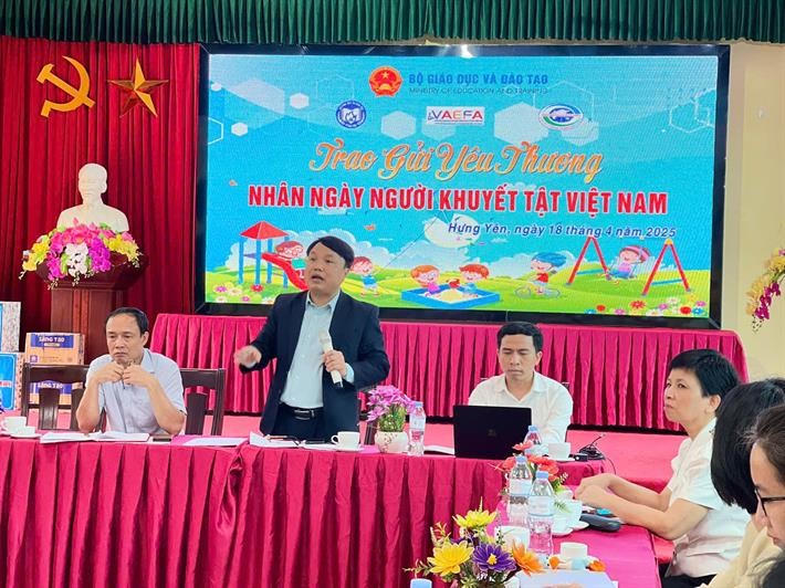 Phó Vụ trưởng Vụ Giáo dục Phổ thông Tạ Ngọc Trí phát biểu tại toạ đàm.