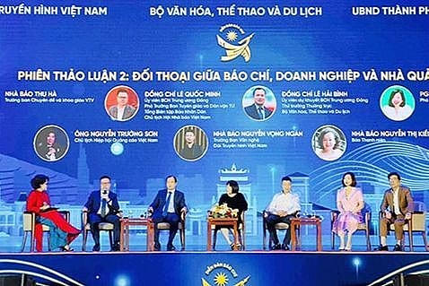 Các diễn giả bàn về các giải pháp tăng nguồn lực cho báo chí để làm tốt nhiệm vụ thúc đẩy văn hóa. (Ảnh: BTC).