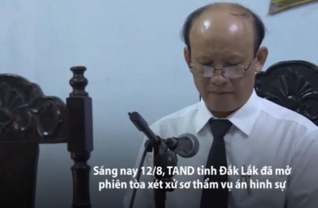 Bị tố mua dâm ngồi ghế chủ tọa xử án hiếp dâm