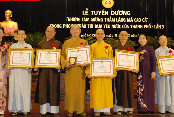 Các tập thể và cá nhân Tăng Ni được tuyên dương