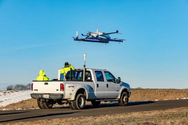 Ô tô bay chở khách tự động của Boeing trong của thử nghiệm ở Manassas, Virginia. Ảnh: Reuters.