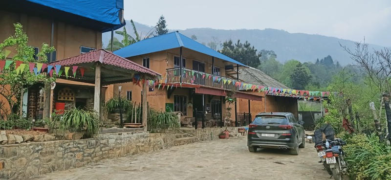 Homstay Đại Ngàn Y Tý tường trình bằng đất mát vào mùa hè ấm áp mùa đông. 