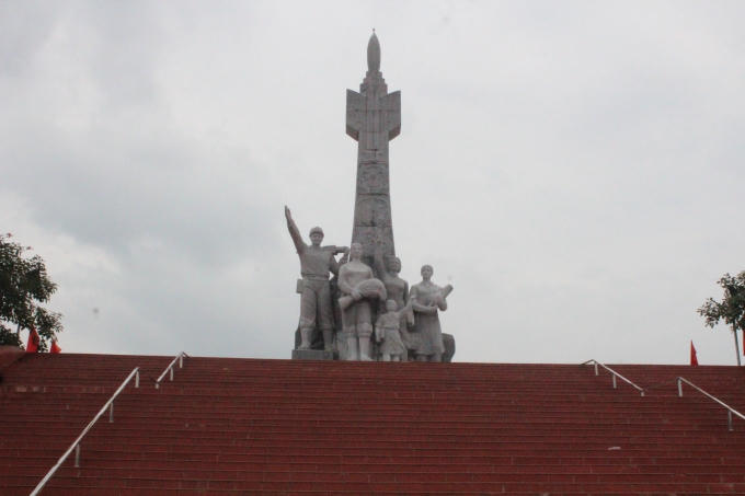 Công trình tượng đài tại Thị xã Đông Triều, tỉnh Quảng Ninh.