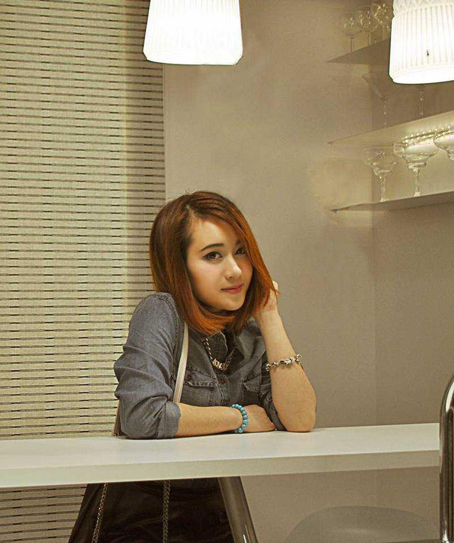 Cô khiến bạn bè ngưỡng mộ không chỉ bởi vẻ ngoài xinh đẹp mà bởi tài năng và sự nỗ lực không ngừng.