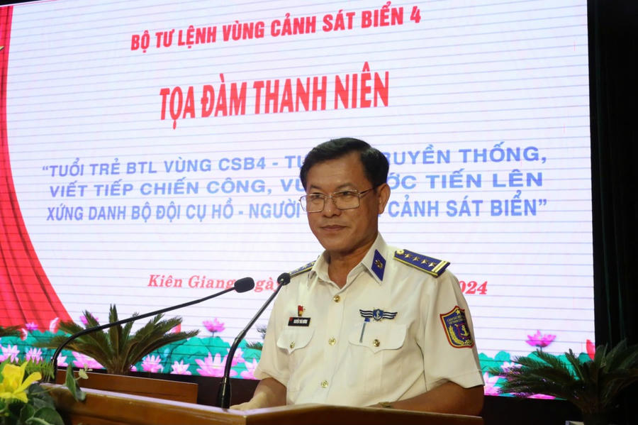 Đại tá Nguyễn Thái Dương, Phó Chính ủy BTL Vùng phát biểu tại tọa đàm Thanh niên.