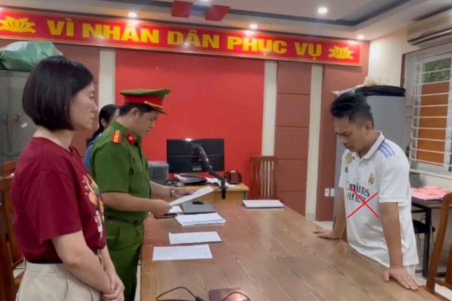 Nguyễn Thành Long tức Tiến "bịp” tại cơ quan công an.