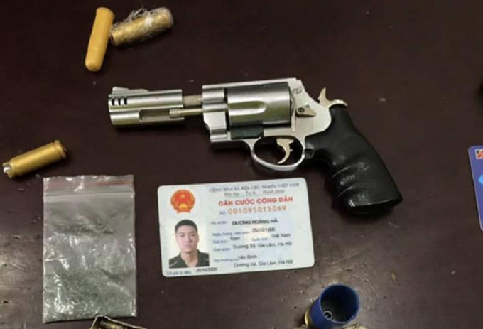 Tang vật Hà mang theo người bị lực lượng CSGT kiểm tra, thu giữ.