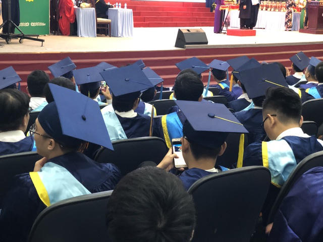 Sinh viên tốt nghiệp đại học sẽ nhận bằng không ghi xếp loại