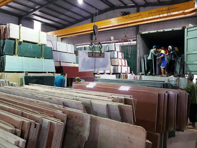 Theo ông Đặng Tiến Đức, mặt hàng đá Granite là thương phẩm, không thể quy đổi tử tấn sang m2 được. Điều này sai với quy định của pháp luật.