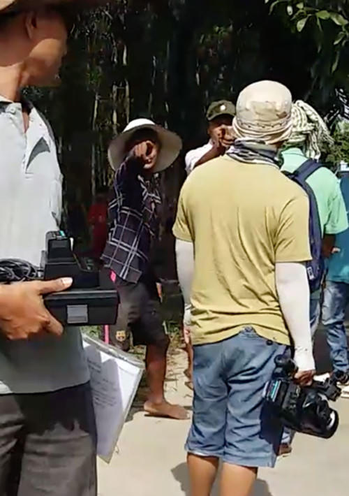 Hình ảnh PV bị đe dọa khi đang tác nghiệp