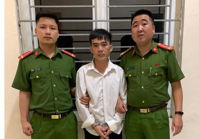 Đối tượng Trương Văn Khanh bị lực lượng Công an xã Cẩm Tâm bắt giữ.