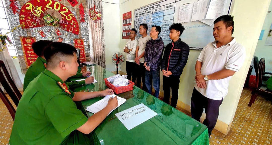 Các đối tượng tại cơ quan điều tra.