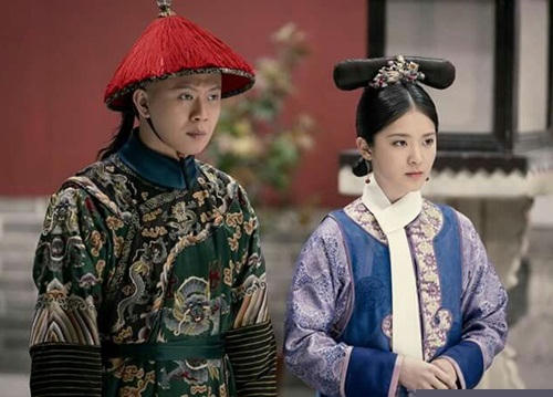 chieu tro hoang de dung de canh giu phi tan, my nu khong vung trom gian diu hinh anh 2