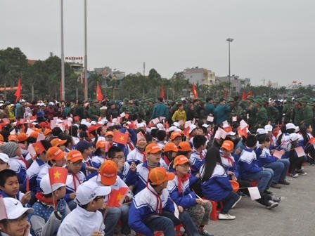 Ng&agrave;y Hội t&ograve;ng qu&acirc;n 2016 được tổ chức kh&iacute; thế v&agrave; trang nghi&ecirc;m.