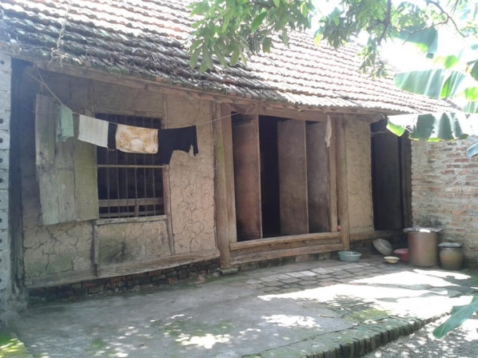 Ngôi nhà nhỏ dột nát và cũ kĩ- nơi bà Ngoan đang sinh sống
