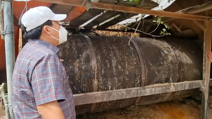 Ông Giáp Hà Bắc, Chủ tịch UBND huyện Tánh Linh trực tiếp kiểm tra hiện trường mỏ cát trái phép của Đặng Hoàng Long (tức Long “khá”)