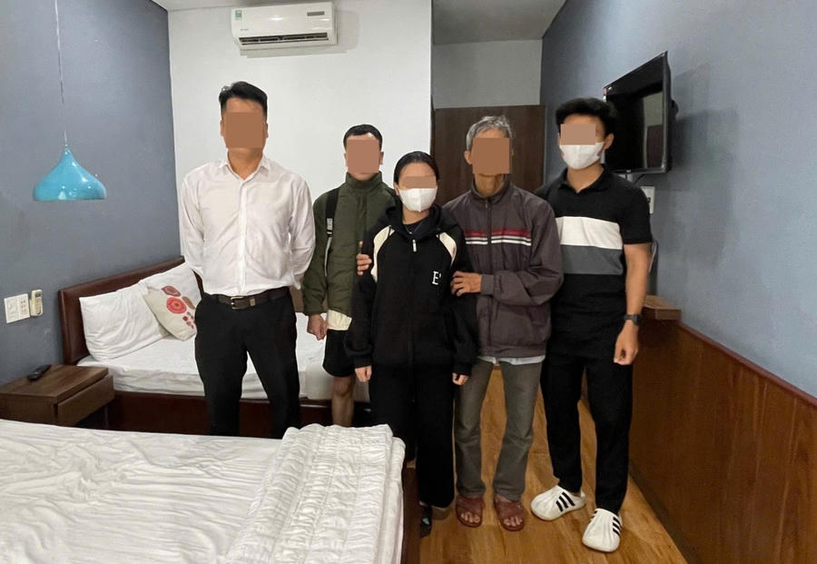 Nạn nhân L.T.A.Ng được lực lượng Công an giải cứu thành công sau khi bị các đối tượng bắt cóc online. (Ảnh: Công an TP Đà Nẵng)