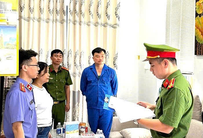 Công an Đồng Nai thi hành lệnh bắt tạm giao bị can Nguyễn Thành Dân, Chủ tịch UBND P. Trảng Dài.