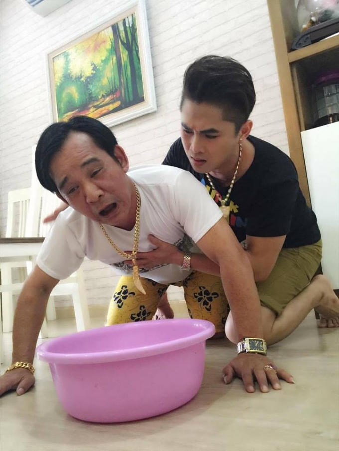 Ca sỹ Du Thiên và nghệ sỹ Quang Tèo. (Ảnh: Minh Long).