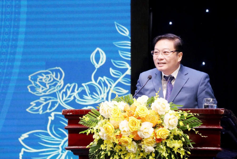 Chủ tịch UBND tỉnh Nghệ An Lê Hồng Vinh ghi nhận, đánh giá cao và biểu dương, chúc mừng những kết quả, sự đóng góp của cộng đồng doanh nghiệp, đội ngũ doanh nhân.