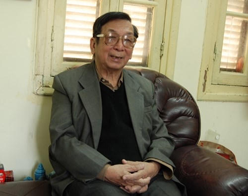 "Anh nào bỏ lịch sử mà coi thường nó tức là chấp nhận chúng ta chỉ là cái đuôi của thế giới", Giáo sư Trần Lâm Biền đã nói như vậy khi trao đổi với Phapluatplus. (Ảnh Quyên Quyên)