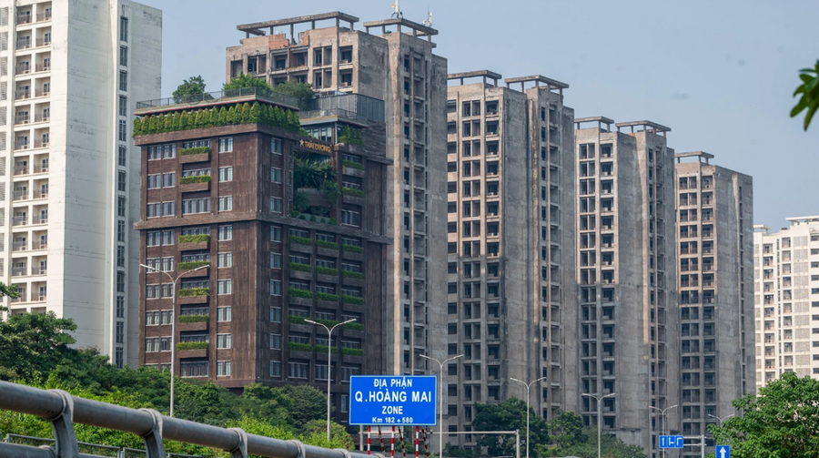Nhiều công trình bị bỏ hoang tại Hà Nội sau nhiều năm thi công.
