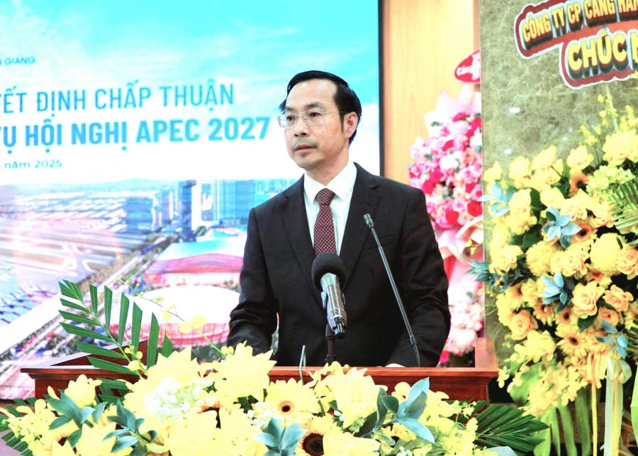 Chủ tịch UBND tỉnh Kiên Giang Nguyễn Thanh Nhàn phát biểu tại lễ công bố quyết định