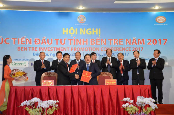 Tại Hội nghị, một số tập đoàn, công ty lớn đã ký kết hợp tác với tỉnh Bến Tre.