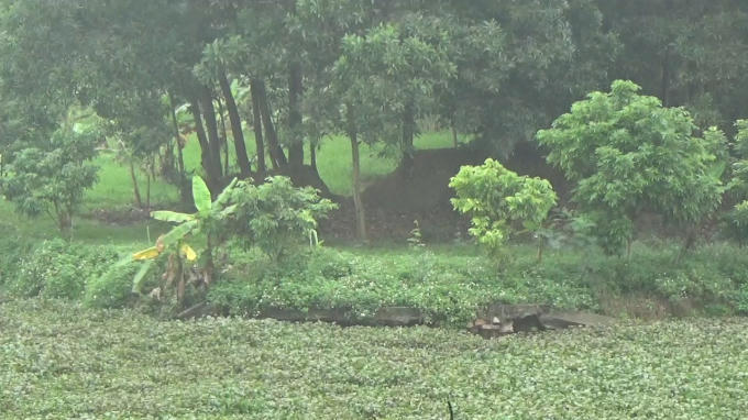 Một số công trình tạm bợ xây dựng từ lâu đã xuống cấp.