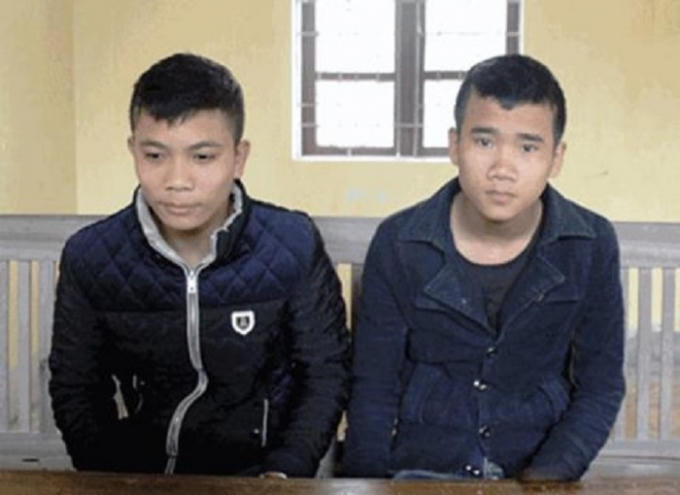 Công và Dũng tại cơ quan điều tra. (Ảnh CTV).