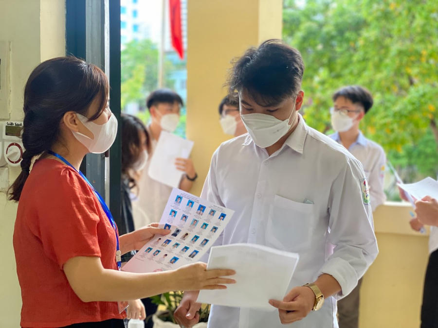 Thủ tướng yêu cầu tổ chức thi tốt nghiệp THPT 2025 an toàn, nghiêm túc. (Ảnh: VGP)