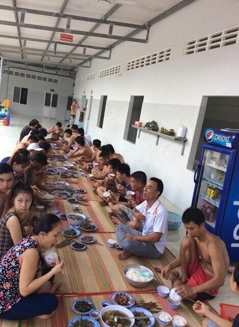 Và tất cả là một gia đình.