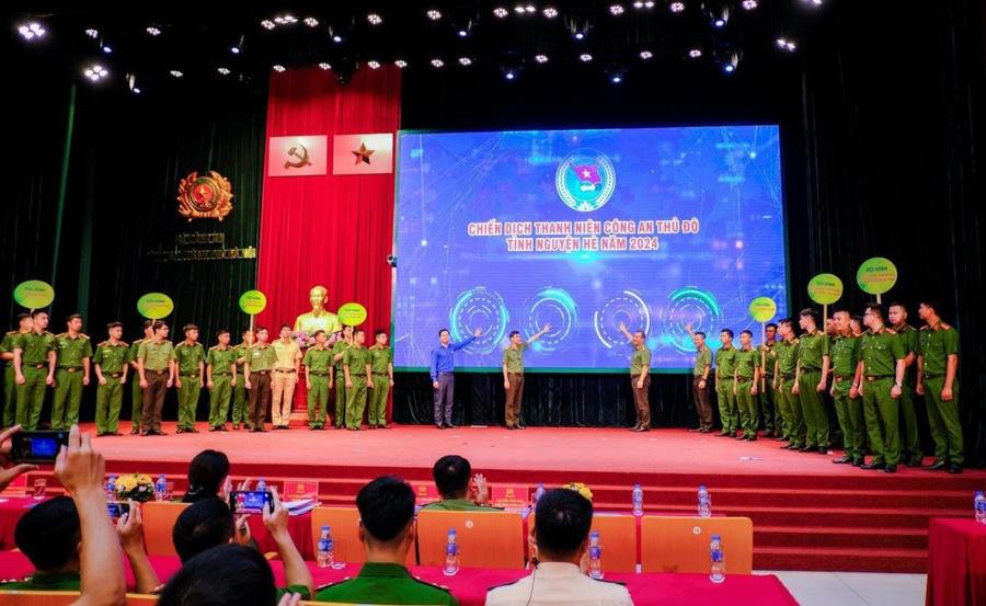 Toàn cảnh buổi lễ ra quân.