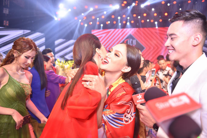 Quỳnh Hoa - Học trò của Hương Giang đăng quang ngôi vị Giải Vàng Siêu mẫu 2018
