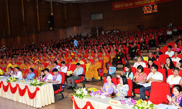 Đông đảo đại biểu, phật tử tham dự Đại hội.