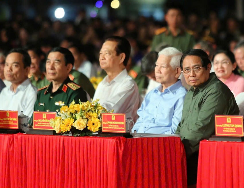 Thủ tướng Phạm Minh Chính cùng các đại biểu tham dự chương trình nghệ thuật "Ký ức để lại".