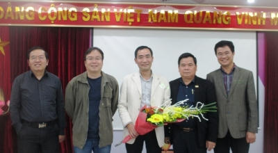 Ban Biên tập báo Đời sống và Pháp luật, báo Điện tử Người Đưa Tin (từ trái qua phải: Phó Tổng biên tập Vương Tiến Thành, Tổng Biên tập Nguyễn Tiến Thanh, Phó Tổng biên tập Phạm Quốc Huy, Phó Tổng biên tập Lê Tuấn Dũng, Phó Tổng biên tập Nguyễn Đức Đông).