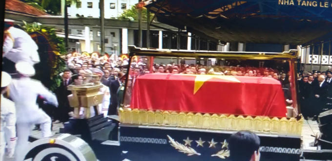 Chủ tịch nước Tr&acirc;̀n Đại Quang đã v&ecirc;̀ với đ&acirc;́t mẹ