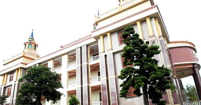 Dinh thự của đại gia Trầm Bê tại xã Hàm Giang, huyện Trà Cú, tỉnh Trà Vinh.
