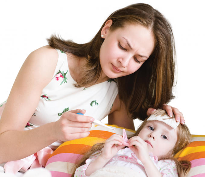 Không được dùng thuốc hạ nhiệt aspirin, analgin, ibuprofen vì có thể gây tác dụng phụ như xuất huyết. Ảnh: minh họa